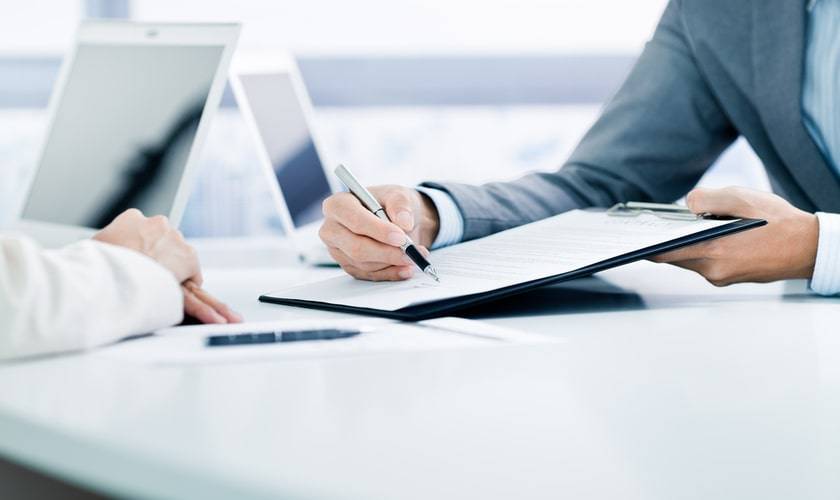 riesgos legales, plan de contratación
